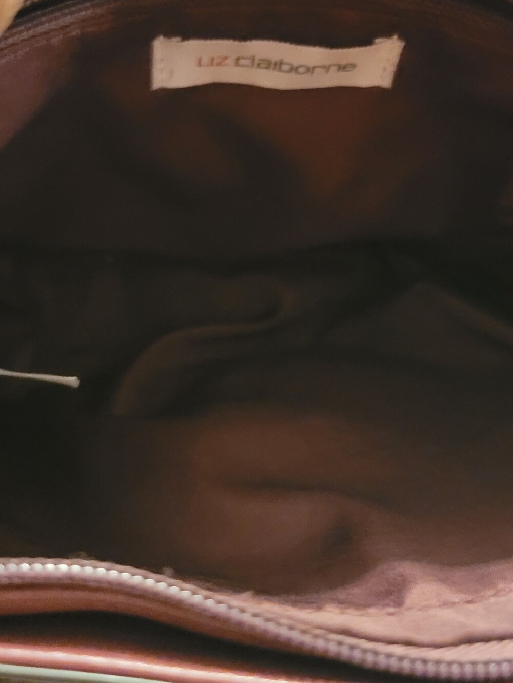Liz Claiborne burgundy crossbody bag - Picture 3 of 6